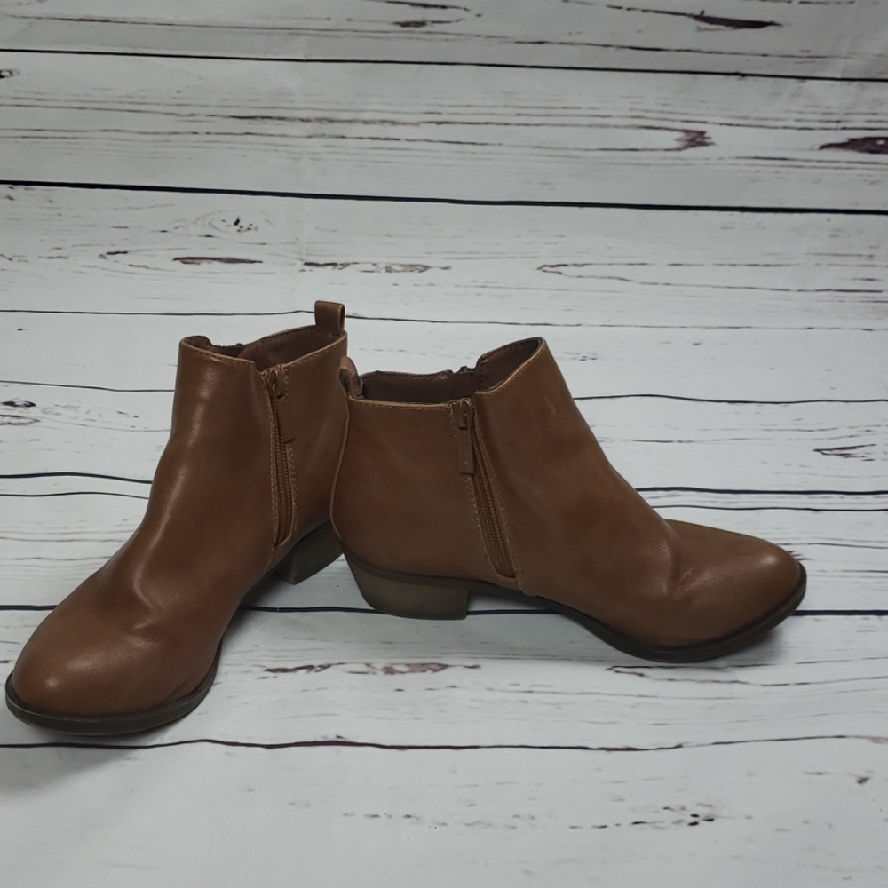 Breckelles brown booties size 6